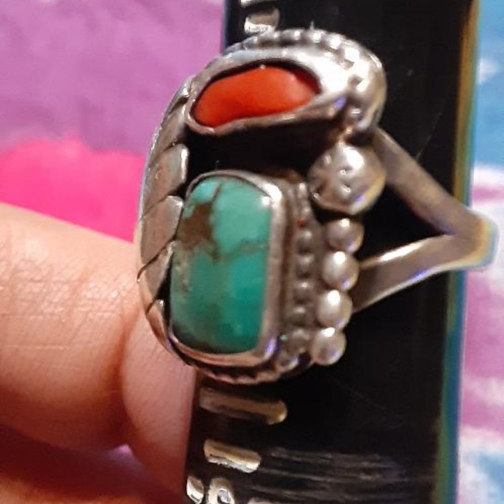 Vintage Navajo Turquoise & Coral Ring - Picture 3 of 6
